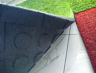 Artificial Grass (With Back Rubber Floor Tiles) Artificial Grass (With Back Rubber Floor Tiles)